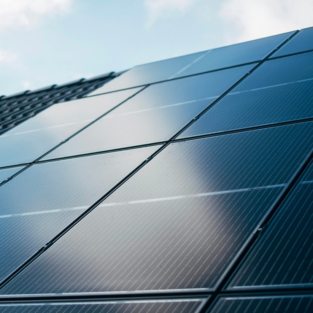 panneaux solaires posés sur toiture vallée électricité votre partenaire électricien en gironde nouvelle aquitaine france